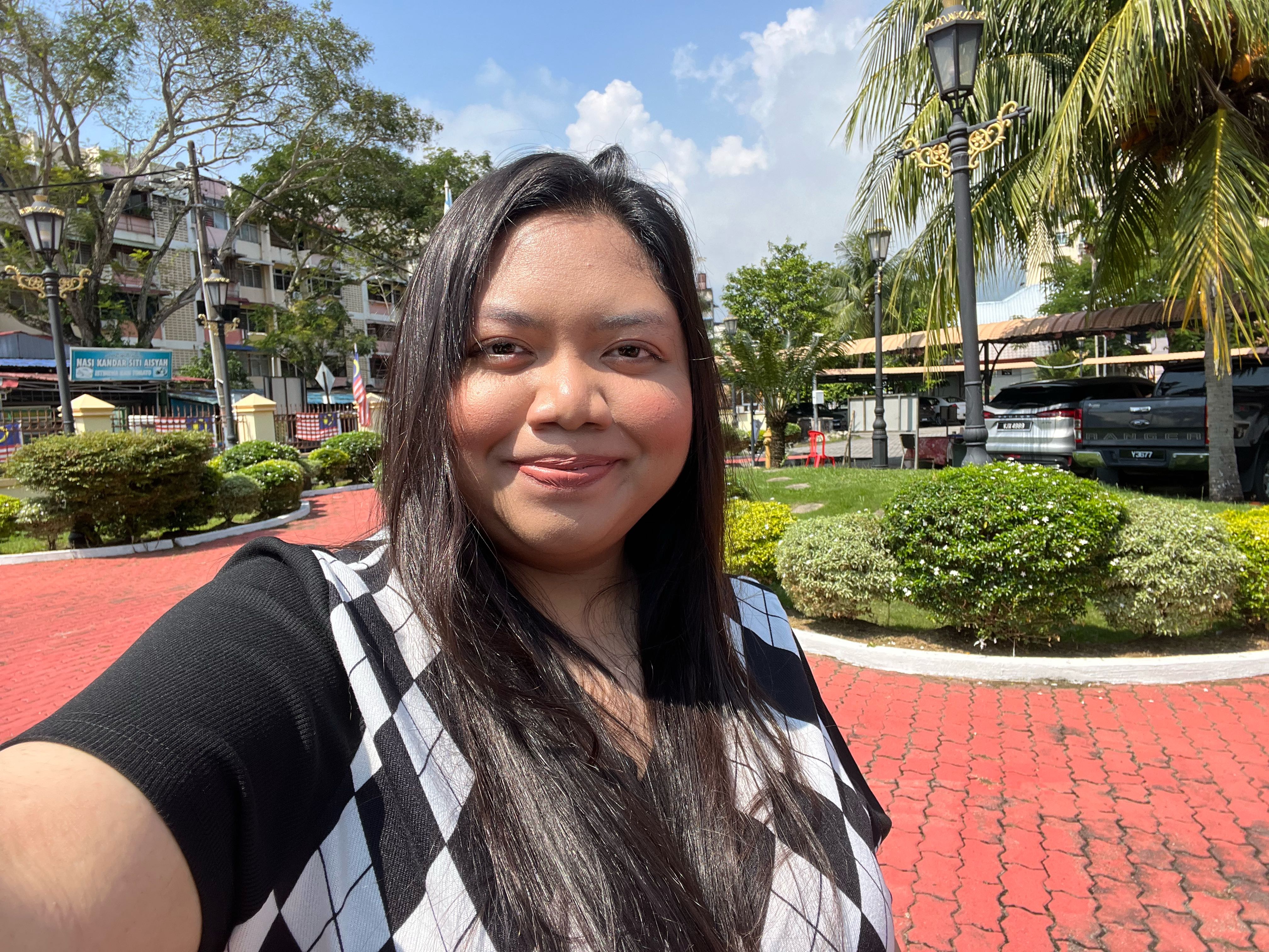 Nur  Farzana